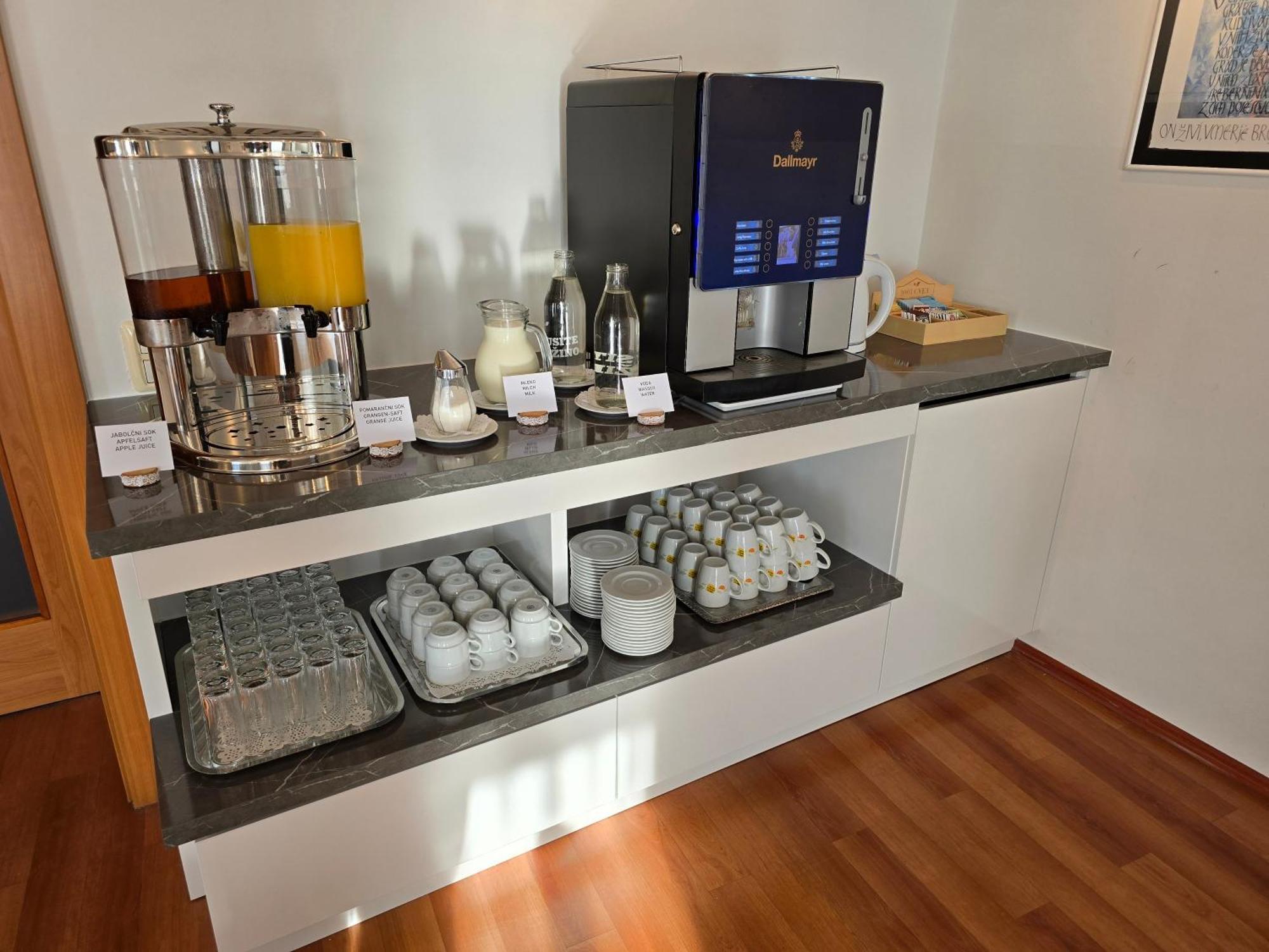 Hotel Bellevue Kranj Ngoại thất bức ảnh