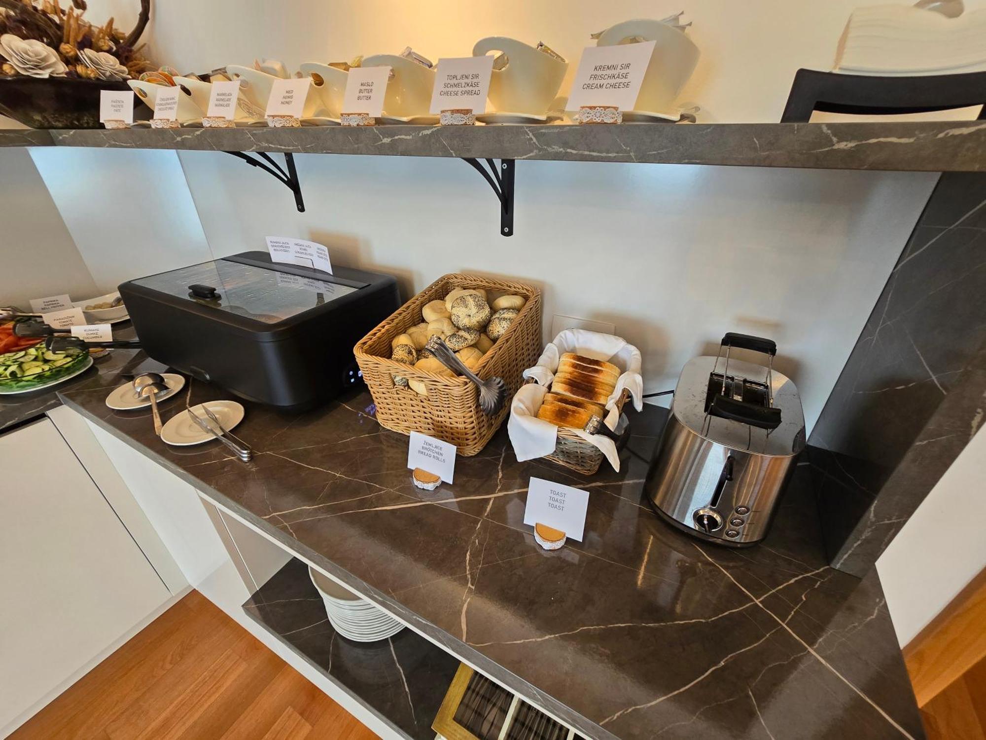 Hotel Bellevue Kranj Ngoại thất bức ảnh